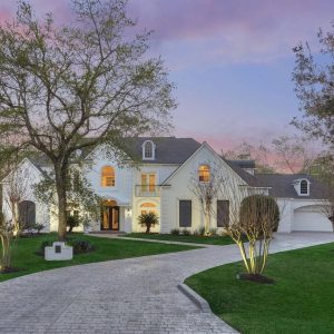 8 Lacewing Place - Featured Image